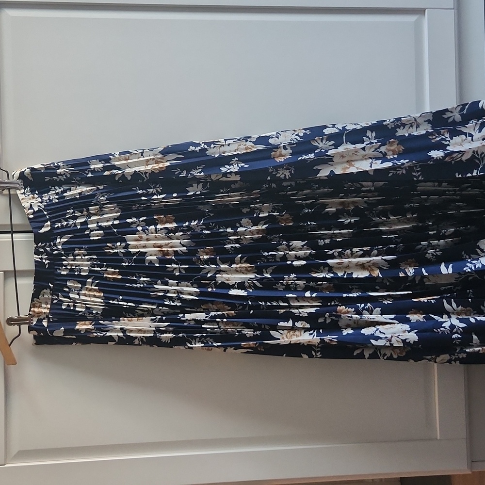 Abercrombie satin pleated skirt